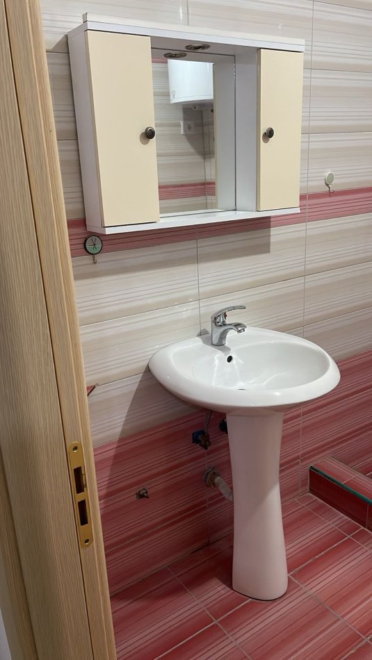 Tirane, jepet me qera apartament duplex 2+1 Kati 2, 100 m² 450 € (Astir)