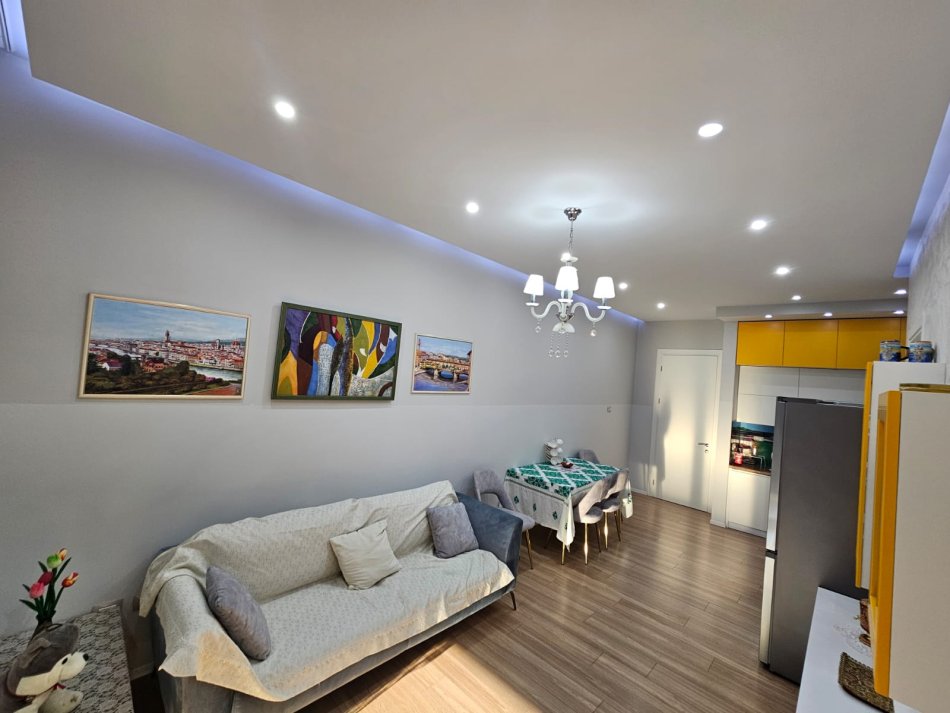 Tirane, jepet me qera apartament 1+1 Kati 3, 73 m² 800 € (Delijorgji)