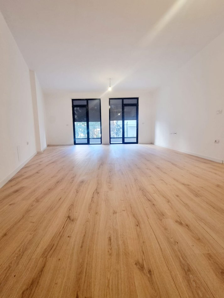 Tirane, shitet apartament 2+1 Kati 1, 129 m² 287.000 € (Kopshti zologjik)