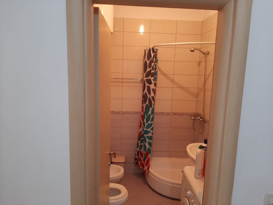 Tirane, jepet me qera apartament 1+1 Kati 7, 60 m² 650 € (Kika 2)