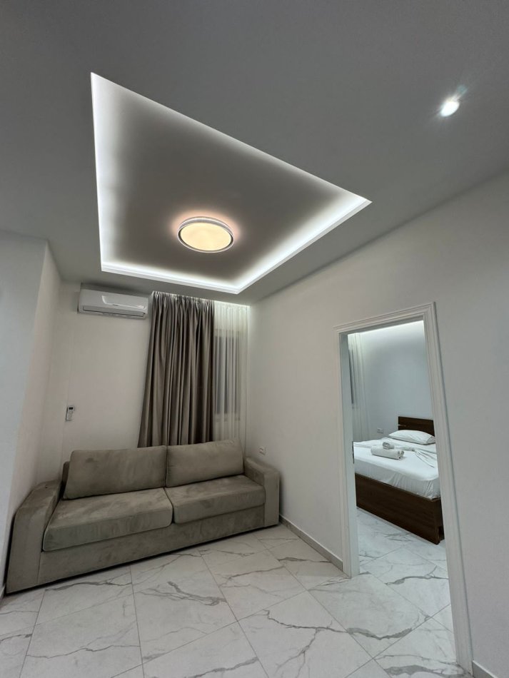 Tirane, jepet me qera apartament 1+1 Kati 1, 65 m² 400 € (Rruga 5 Maj, Pas Concord Center)