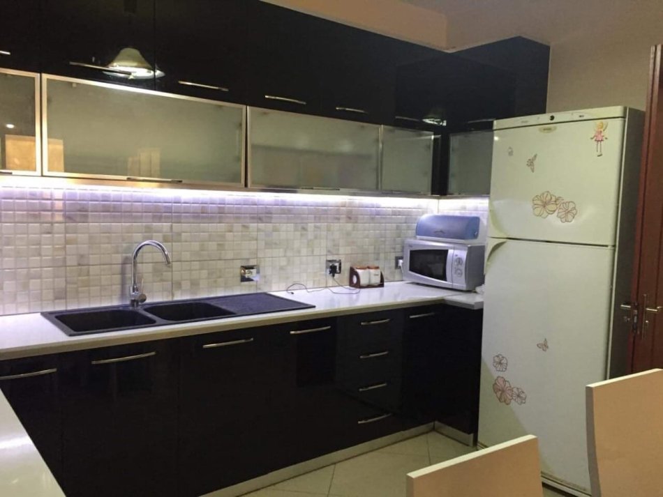 Tirane, jepet me qera apartament 1+1 Kati 3, 88 m² 400 € (Astir)