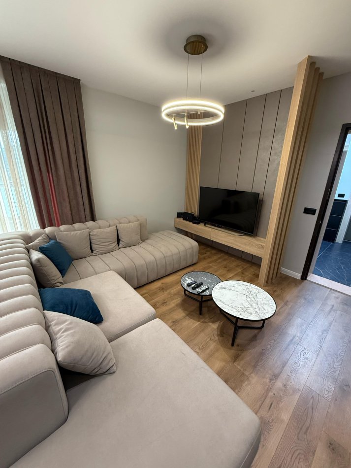 Tirane, jepet me qera apartament 2+1+Ballkon Kati 3, 130 m² 1.600 € (TEG)