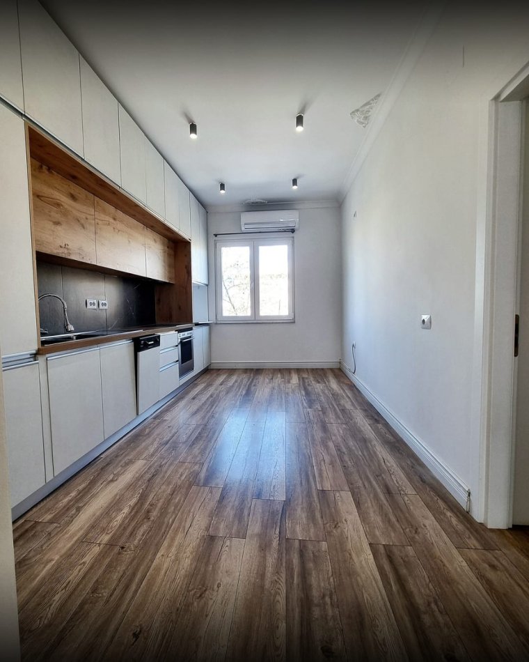 Tirane, jepet me qera apartament 2+1+Ballkon Kati 4, 78 m² 500 € (Rruga e Kavajes)