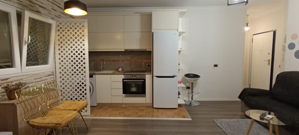 Tirane, jepet me qera apartament 1+1+Ballkon Kati 6, 70 m² 600 € 