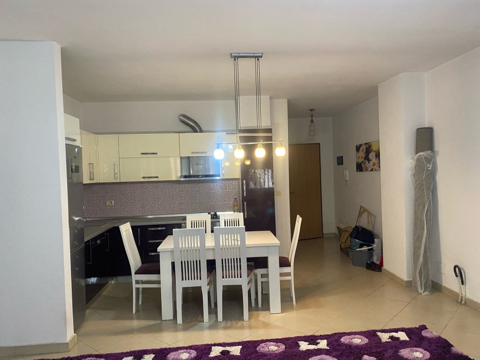 Tirane, jepet me qera apartament 2+1+Ballkon Kati 1, 120 m² 550 € (Fresk)