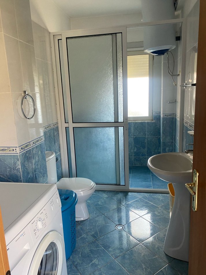 Tirane, jepet me qera apartament 2+1+Ballkon Kati 1, 120 m² 550 € (Fresk)