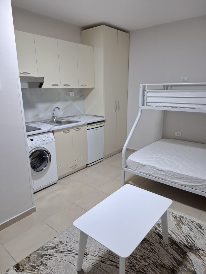 Tirane, jepet me qera apartament 1+1 Kati 1, 25 m² 330 € (Rr e Kavajes)