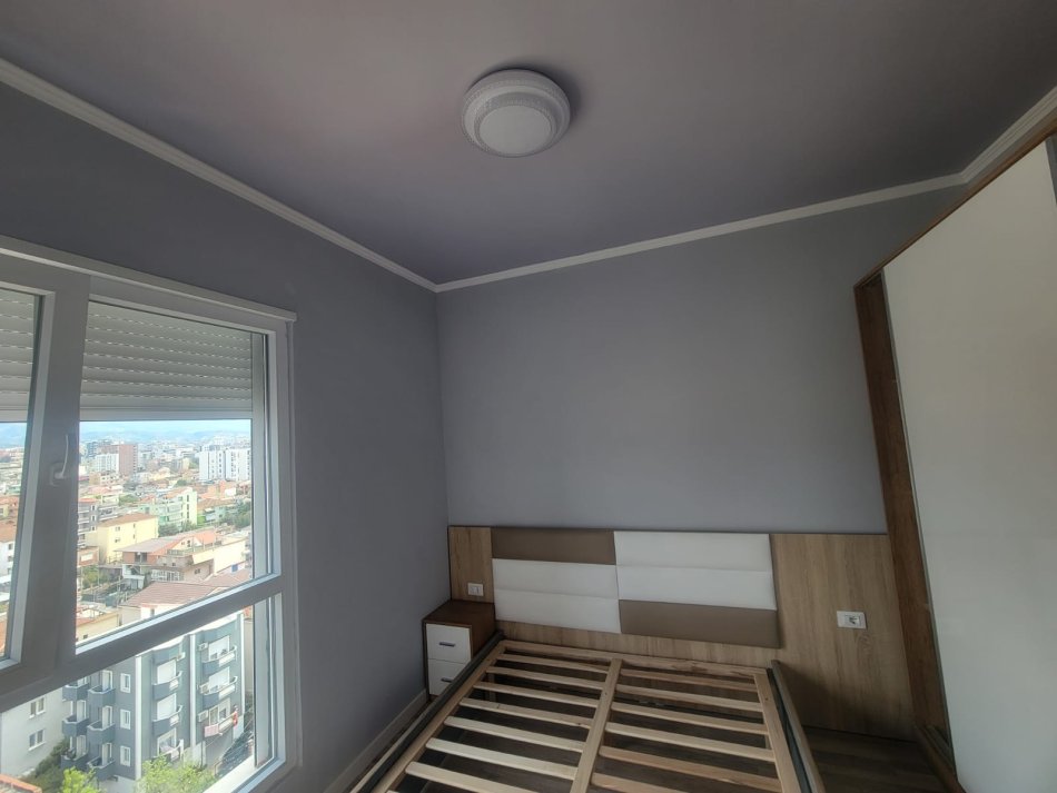 Tirane, jepet me qera apartament 1+1 Kati 9, 55 m² 500 € (Rruga 5 maj)
