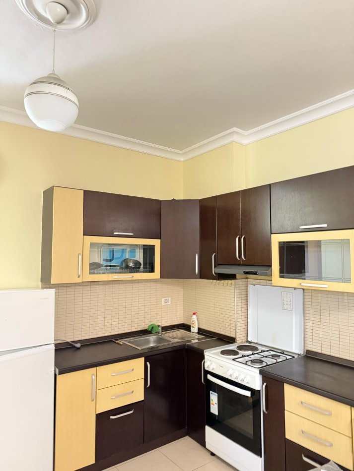 Tirane, jepet me qera apartament 2+1 Kati 1, 85 m² 600 € (Don bosko)