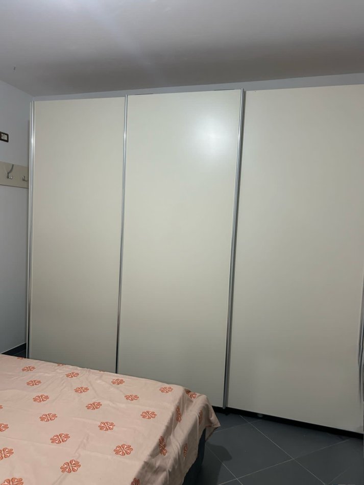 Tirane, jepet me qera apartament 2+1+Ballkon Kati 4, 110 m² 380 € (sotir caci)