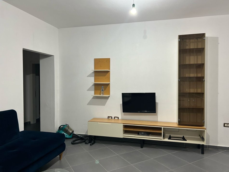Tirane, jepet me qera apartament 2+1+Ballkon Kati 4, 110 m² 380 € (sotir caci)