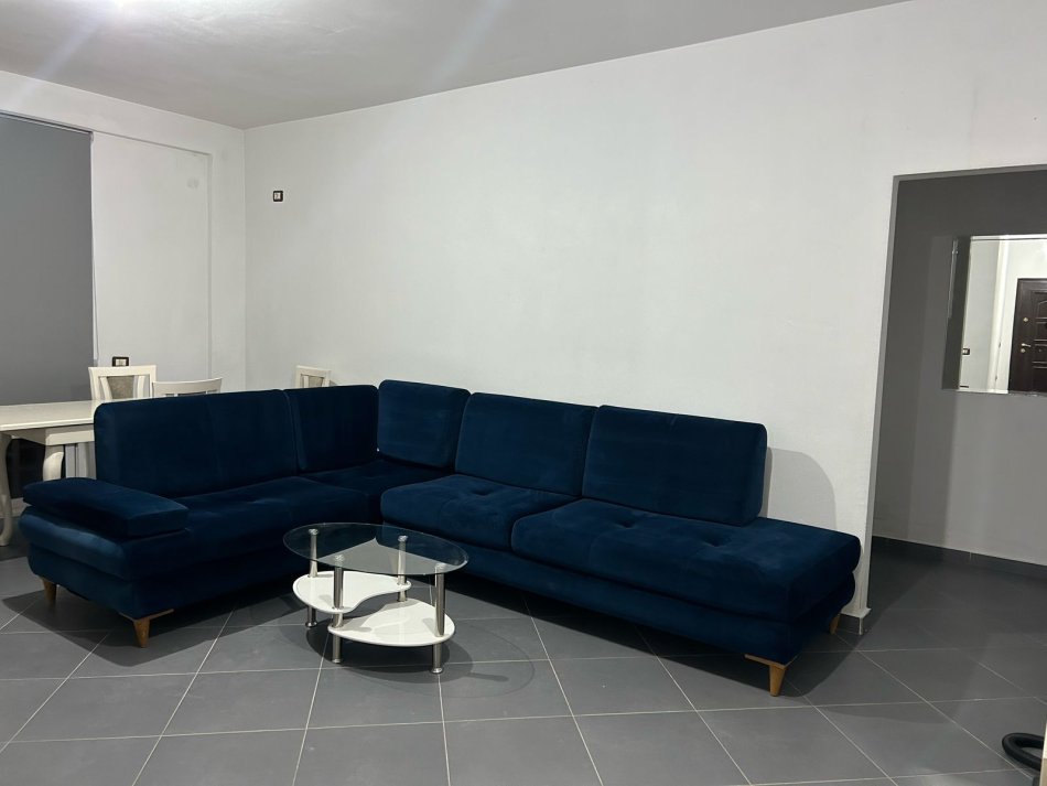 Tirane, jepet me qera apartament 2+1+Ballkon Kati 4, 110 m² 380 € (sotir caci)