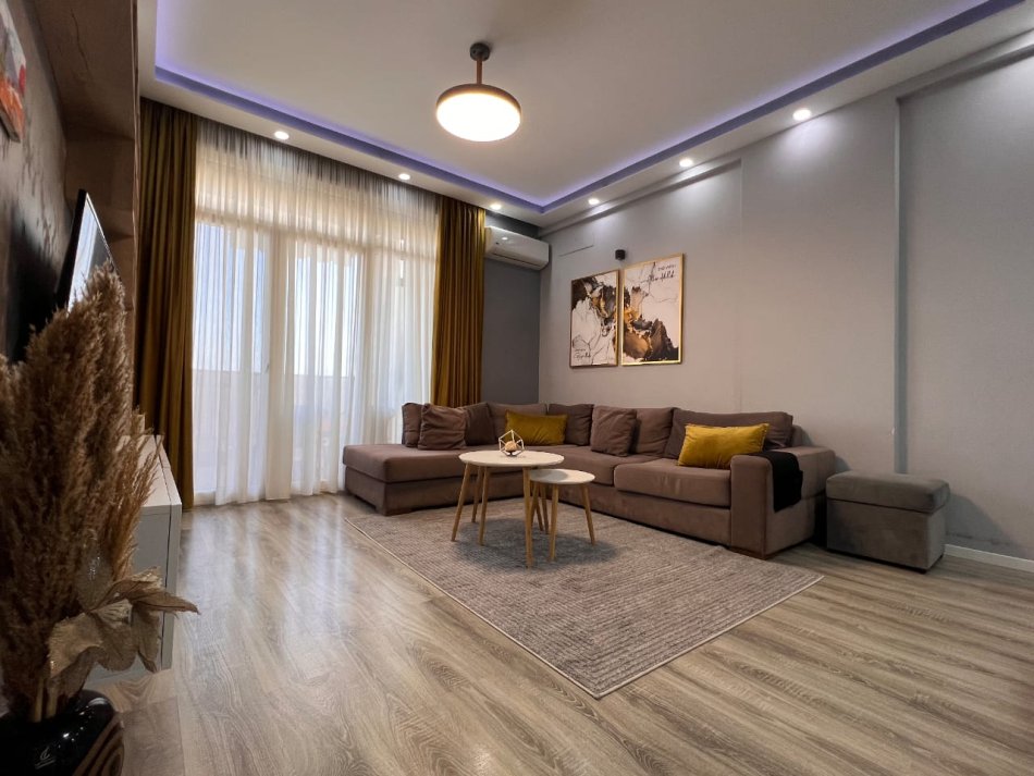 Tirane, jepet me qera apartament 2+1+Ballkon Kati 9, 100 m² 700 € (Ish Fusha e Aviacionit)
