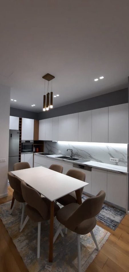 Tirane, jepet me qera apartament 3+1+Ballkon Kati 6, 110 m² 1.300 € (Kompleksi Square 21)