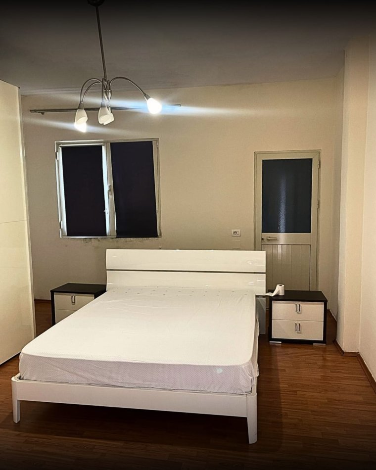 Tirane, jepet me qera apartament 2+1+Ballkon Kati 2, 400 € (UNAZA E RE)