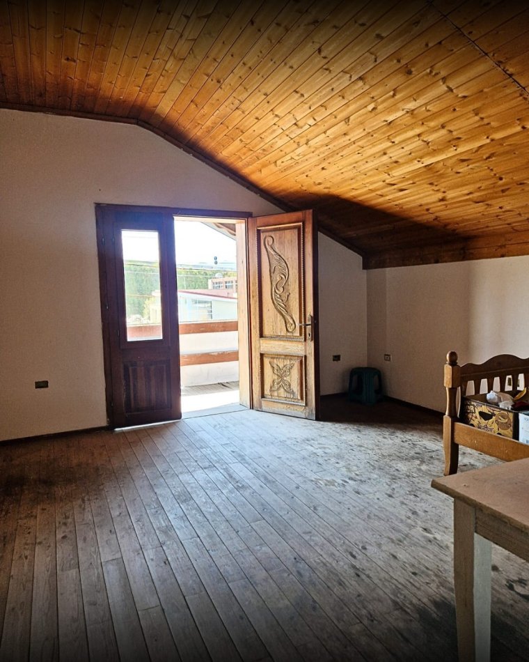 Tirane, jepet me qera Vile 2 Katshe , 1.500 € (MEGATEK)