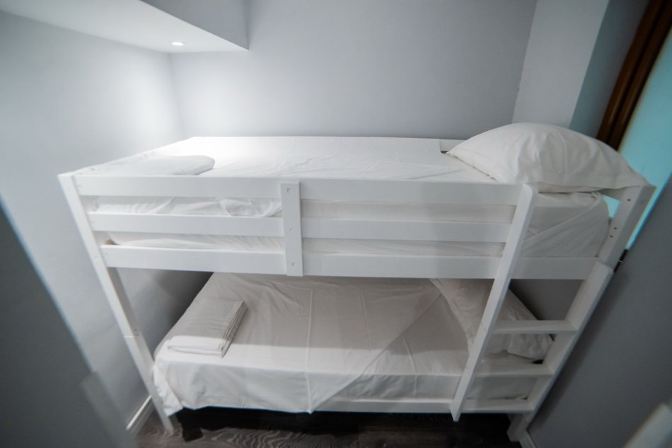 Tirane, jepet me qera apartament 2+1 Kati 1, 80 m² 600 € (Frosina plaku)