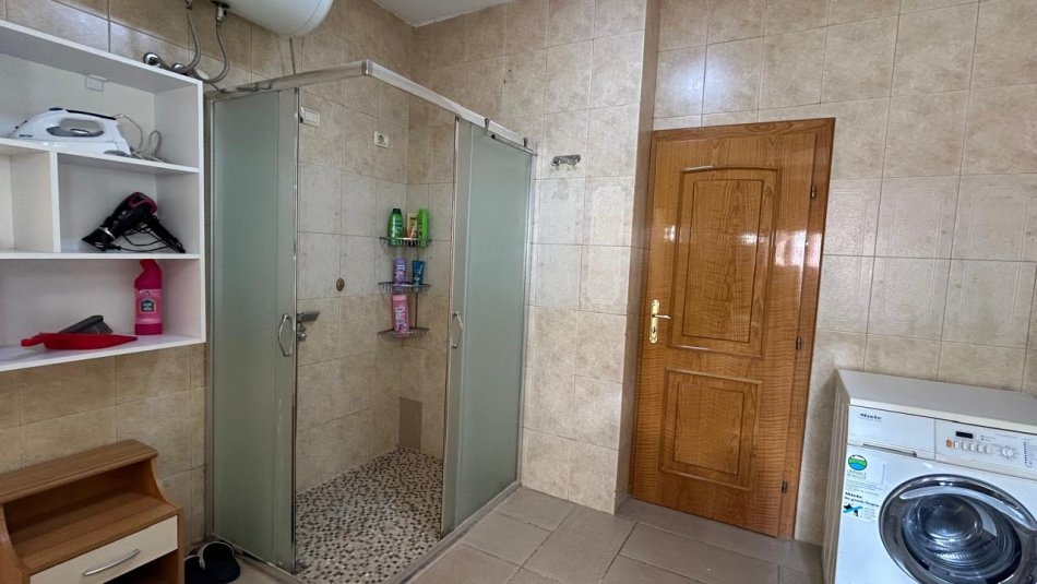 Tirane, jepet me qera apartament 2+1 Kati 3, 120 m² 630 € (Pazari i ri)