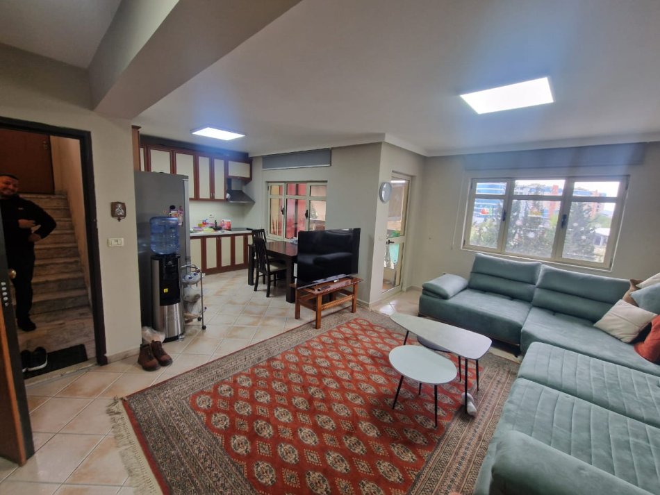 Tirane, shitet apartament 2+1 Kati 4, 86 m² 120.000 € (Casa italia)