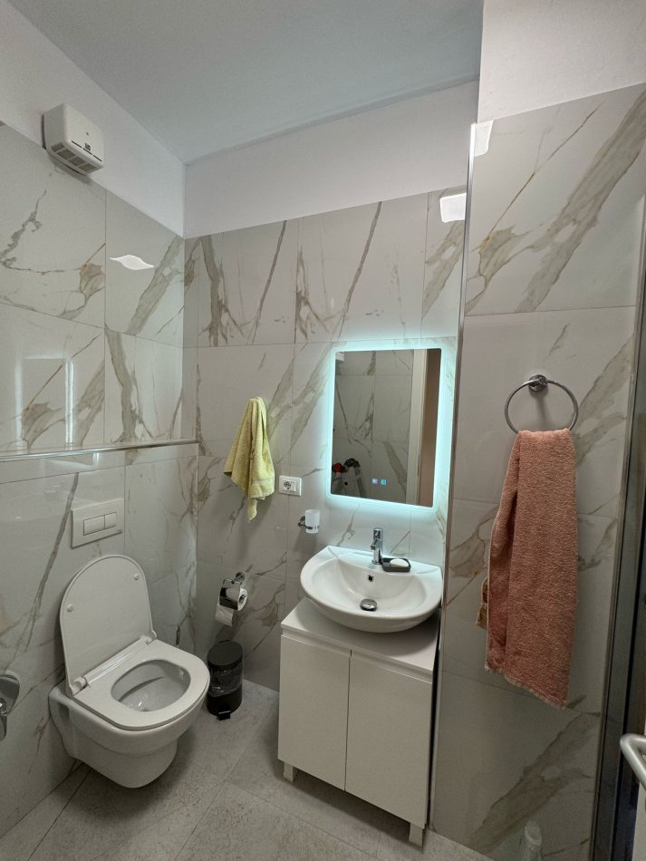Tirane, jap me qera apartament 2+1+Ballkon Kati 1, 100 m² 650 € (xhanfize keko)