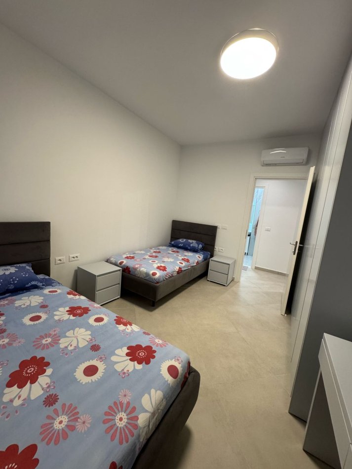 Tirane, jap me qera apartament 2+1+Ballkon Kati 1, 100 m² 650 € (xhanfize keko)