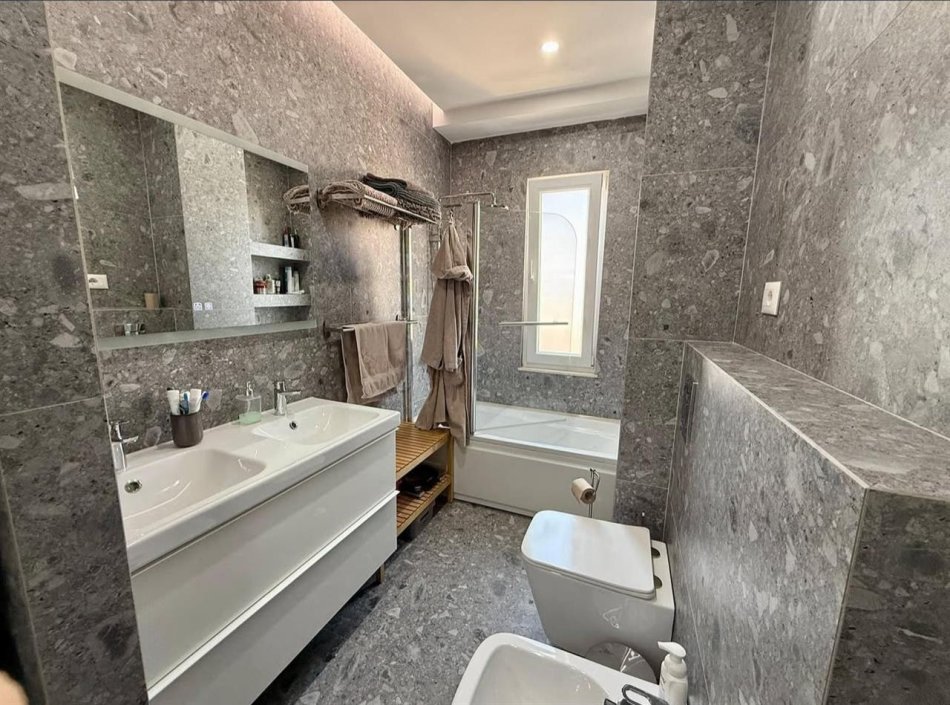 Tirane, shitet 3+1 Kati 3, 127 m² 255.000 € (Rruga elbasanit)