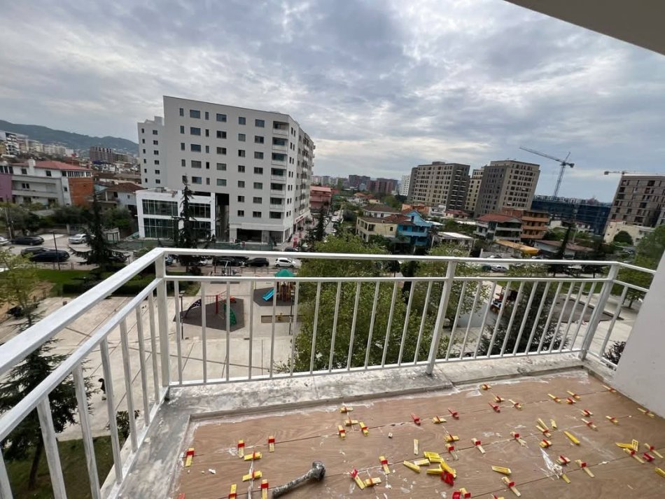Tirane, shitet apartament 1+1 Kati 4, 43 m² 105.000 € (Fusha aviacionit)