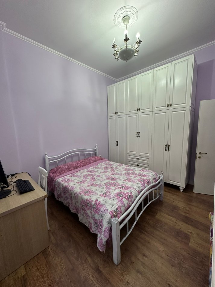 Tirane, jepet me qera apartament 3+1+Ballkon Kati 2, 130 m² 800 € (Rruga Dritan Hoxha/Zogu i Zi)