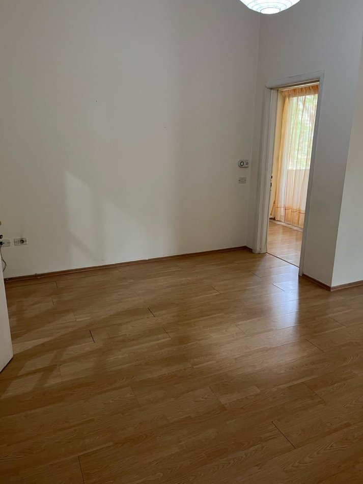 Tirane, jepet me qera apartament 1+1 Kati 1, 84 m² 500 € 