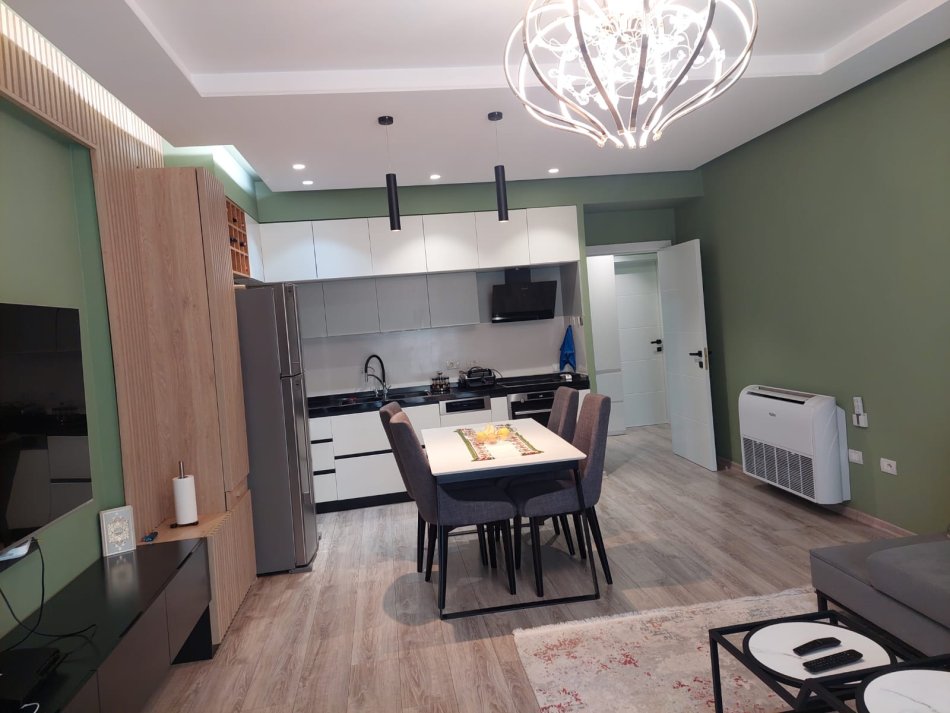 Tirane, jepet me qera apartament 3+1+Ballkon Kati 2, 100 m² 1.000 € (Selvia, Qender)