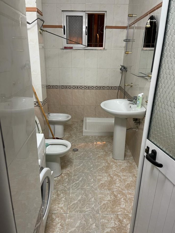 Tirane, jepet me qera garsonier Kati 1, 41 m² 300 € (Ish parku)