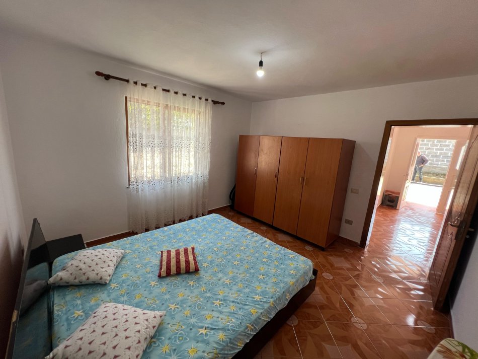 Tirane, jepet me qera shtepi 2+1+Ballkon Kati 1, 150 m² 450 € (Përball Spitalit Amerikan 3 Yzberisht)