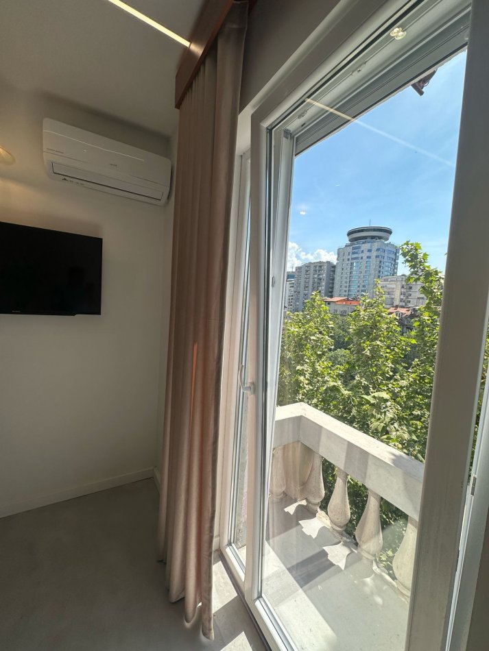 Tirane, shes garsonier 1+1 Kati 5, 40 m² (Rr.Reshit Collaku Shallvare)