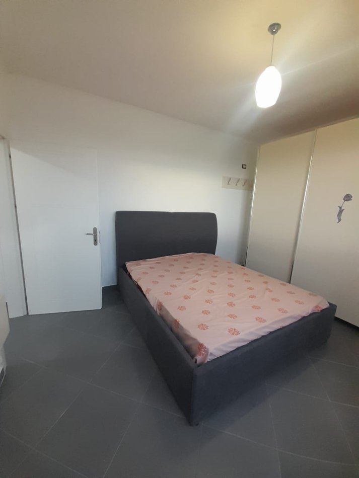 Tirane, jepet me qera apartament 2+1+Ballkon Kati 9, 95 m² 500 € (Rruga Teodor Keko/Bar Oslo)