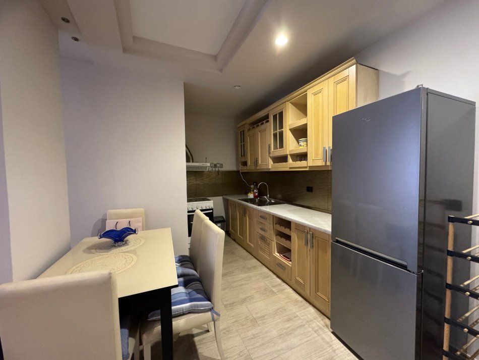 Tirane, jepet me qera apartament 1+1+Ballkon Kati 5, 68 m² 550 € (Sheshi Willson)