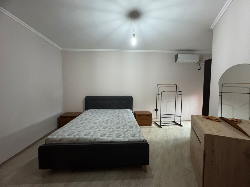 Tirane, jepet me qera apartament 1+1+Ballkon Kati 5, 68 m² 550 € (Sheshi Willson)