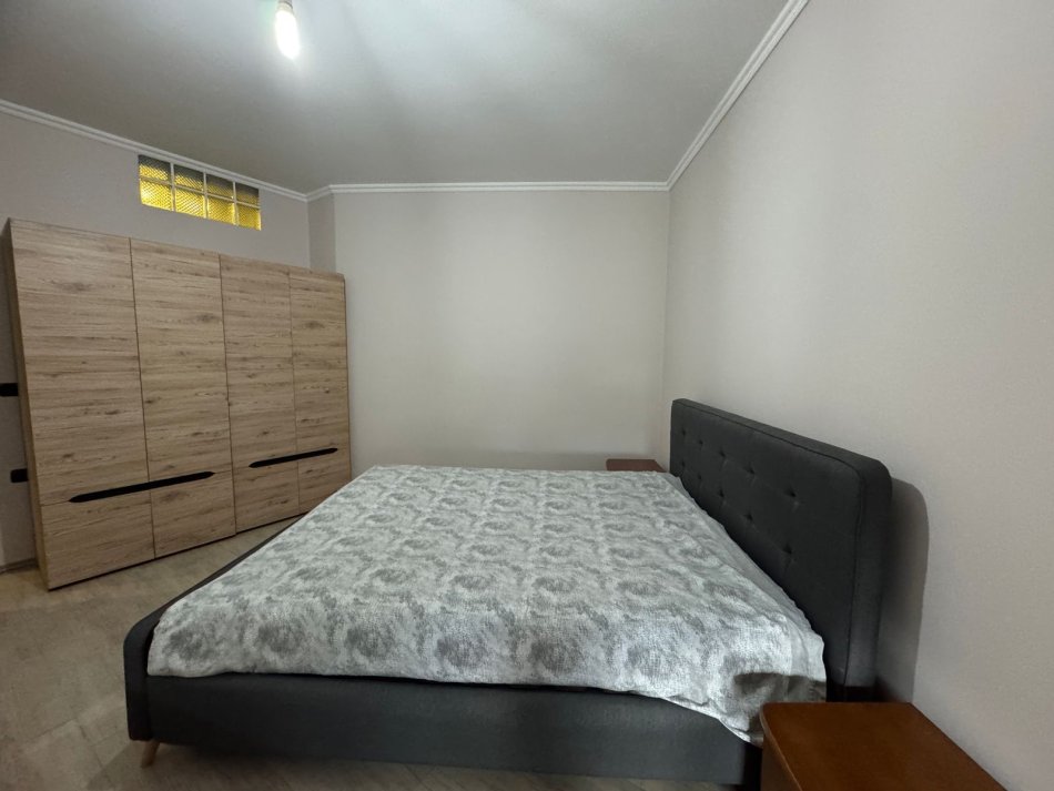 Tirane, jepet me qera apartament 1+1+Ballkon Kati 5, 68 m² 550 € (Sheshi Willson)