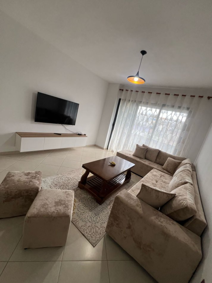 Tirane, jepet me qera apartament 2+1+Ballkon Kati 2, 90 m² 500 € (astir)