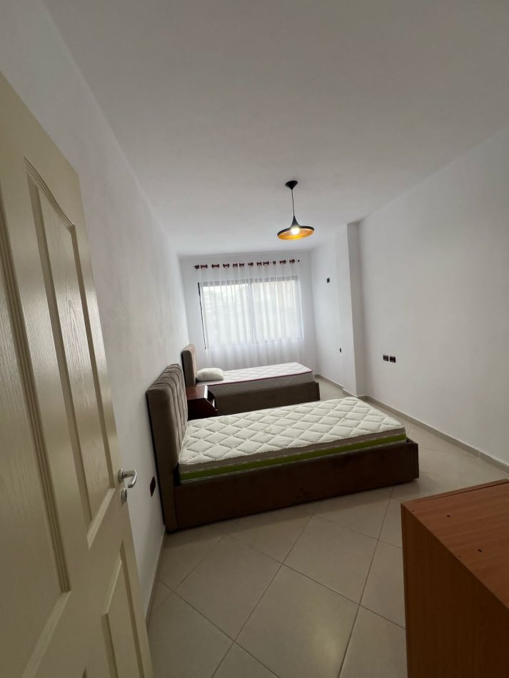 Tirane, jepet me qera apartament 2+1 Kati 2, 90 m² 500 € (astir)