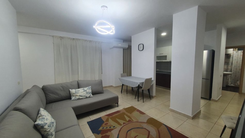 Tirane, jepet me qera apartament 2+1+Ballkon Kati 6, 100 m² 550 € (Rruga Kongresi i Manastirit/Pediatria)