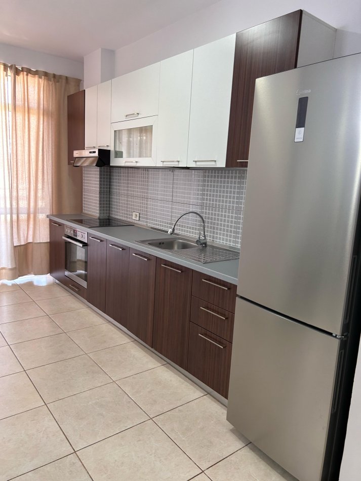 Tirane, jepet me qera apartament 2+1+Ballkon Kati 6, 100 m² 550 € (Rruga Kongresi i Manastirit/Pediatria)