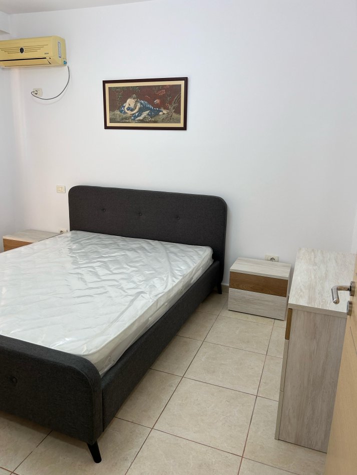 Tirane, jepet me qera apartament 2+1+Ballkon Kati 6, 100 m² 550 € (Rruga Kongresi i Manastirit/Pediatria)