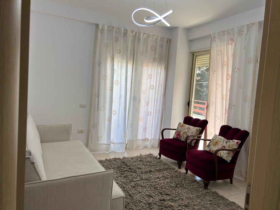 Tirane, jepet me qera apartament 2+1+Ballkon Kati 6, 100 m² 550 € (Rruga Kongresi i Manastirit/Pediatria)