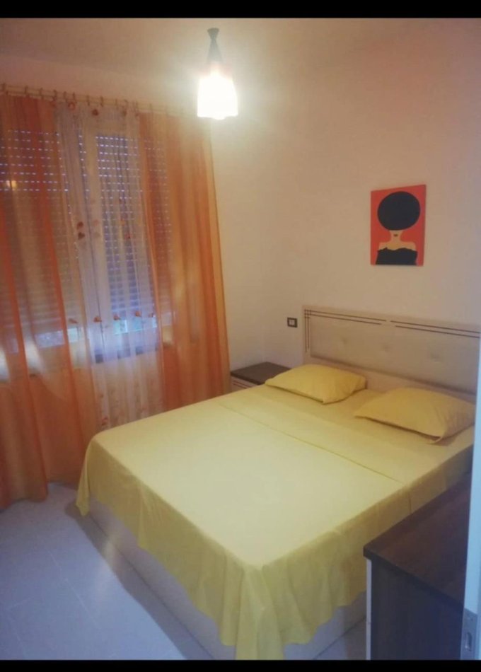 Tirane, jepet me qera apartament 1+1+Ballkon Kati 1, 65 m² 450 € (Kopshti botanik)