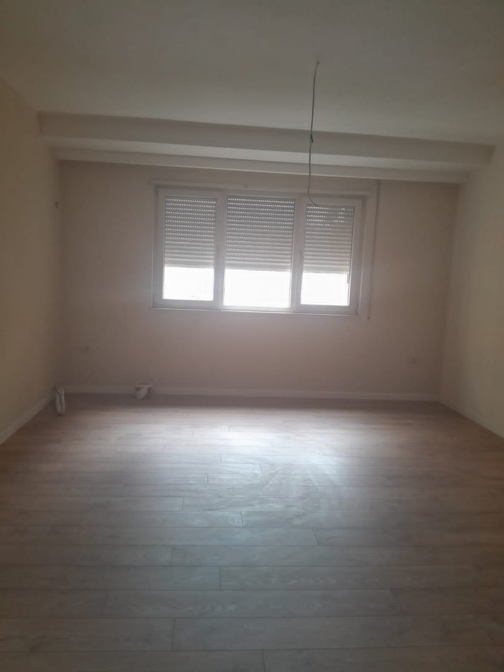 Tirane, jepet me qera apartament 2+1+Ballkon Kati 6, 85 m² 800 € (Rruga Bardhok Biba ,Qendër)