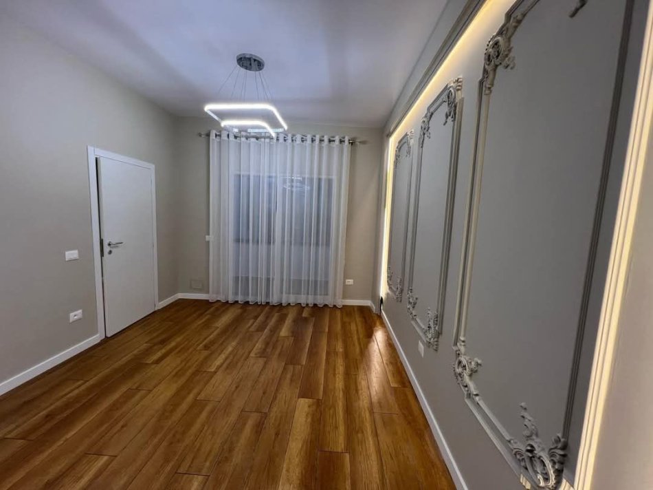 Tirane, shitet apartament 1+1+Ballkon Kati 4, 62 m² 130.000 € (Rruga Naim Frasheri)