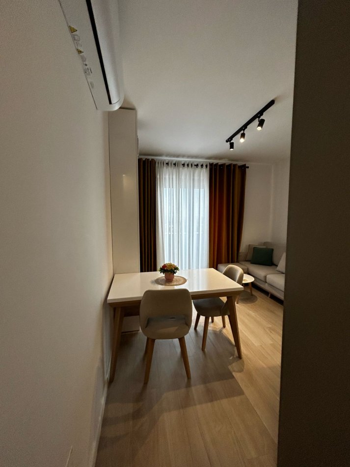Tirane, jepet me qera apartament 1+1+Ballkon Kati 8, 65 m² 550 € (Rruga Don Bosko)
