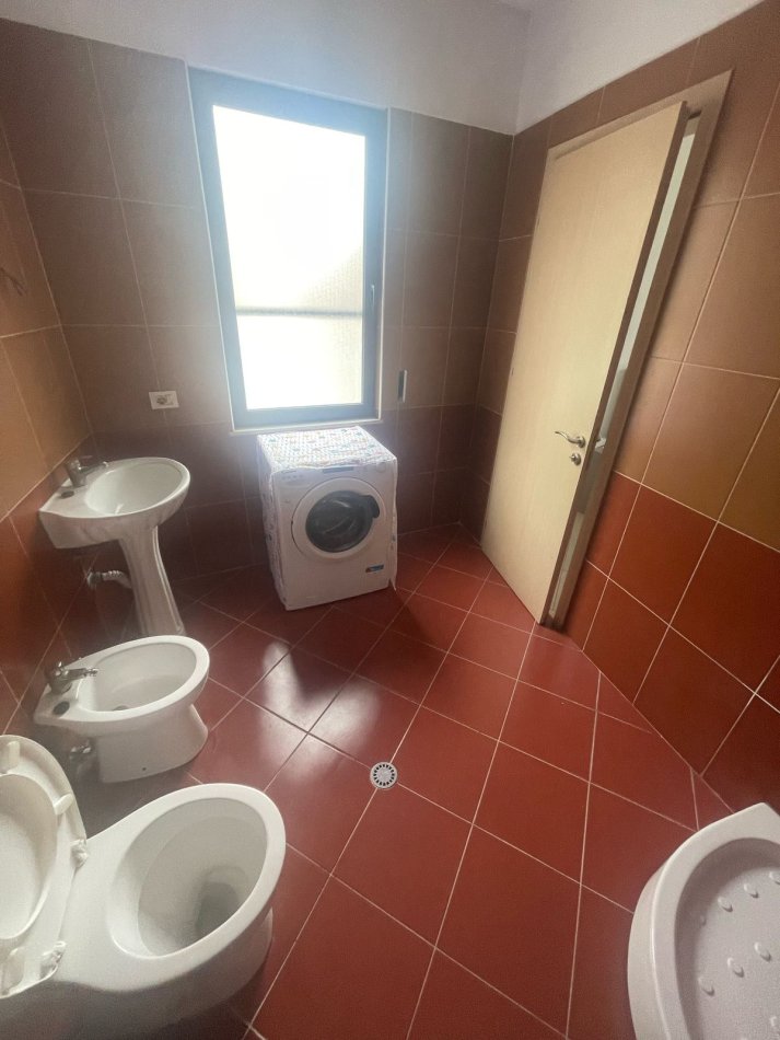 Tirane, jepet me qera apartament 2+1+Ballkon Kati 4, 112 m² 450 € (Astir)