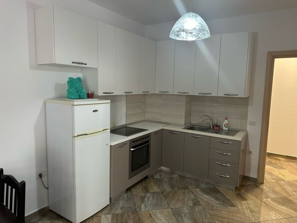 Tirane, jepet me qera apartament 1+1 Kati 5, 65 m² 400 € (Rruga Teodor Keko, Ozone)